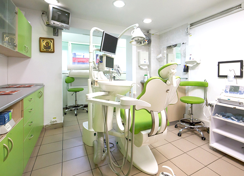 Sala intervenții chirurgicale – Dental Plus Iași